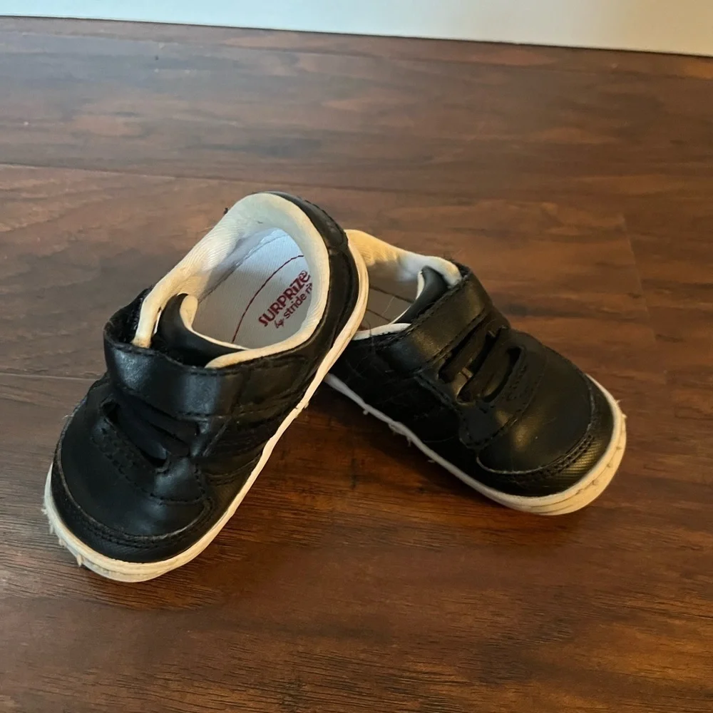 Stride Rite Alec Black Velcro Shoes-Size 4